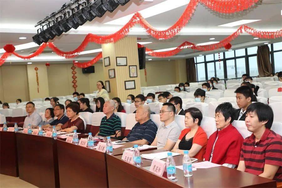 漯河：挂灯笼、亮彩灯 新春氛围感“拉满”